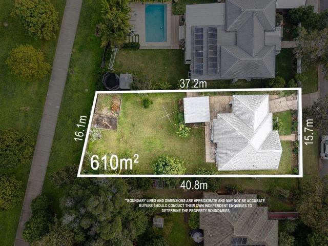 Parkland setting, premier Holland Park address
