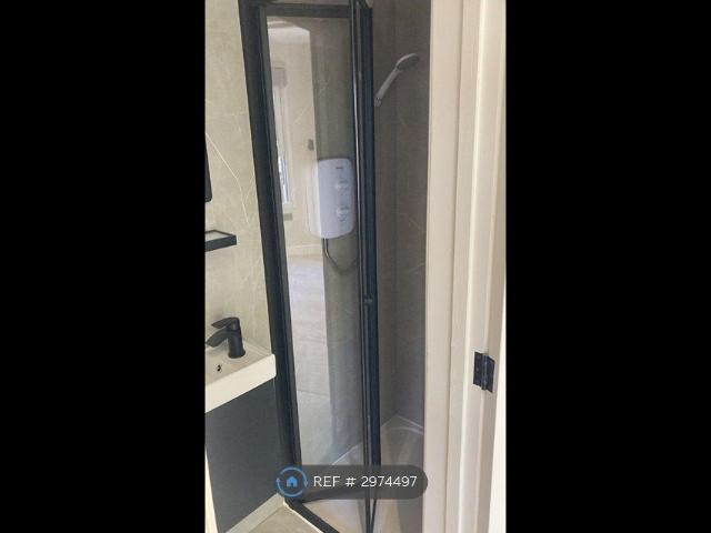 Parklands, Surbiton KT5, Studio to rent, £1,100 pcm | PrimeLocation