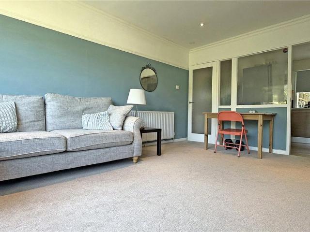 Parkleys, Richmond, TW10 2 bed apartment to rent £2,500 pcm £577 pw