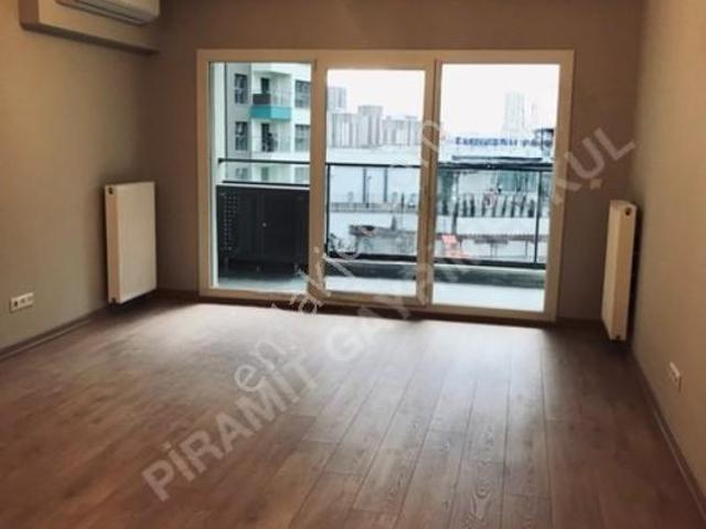 Parkmavera 3 Sitesinde Satılık 2+1 Yemek Odasız Peyzaj Daire