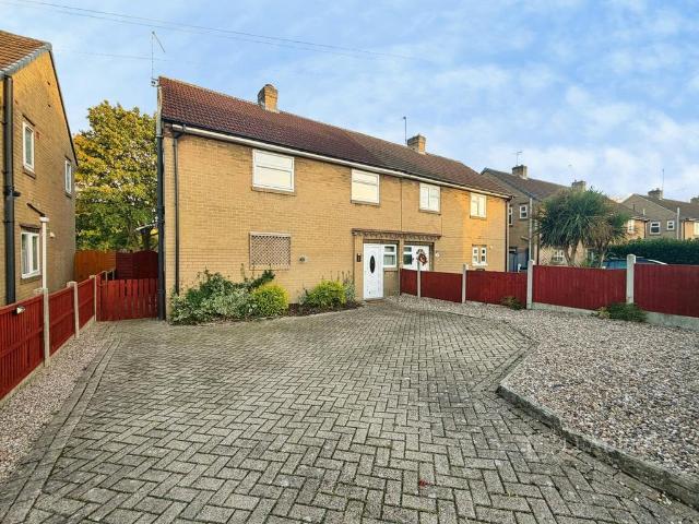 Parks Avenue, South Wingfield. 3 bed semi detached house to rent £1,000 pcm £231 pw