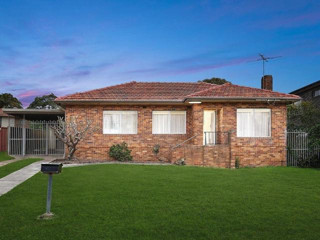 PARKSIDE 4 BEDROOM FAMILY HOME