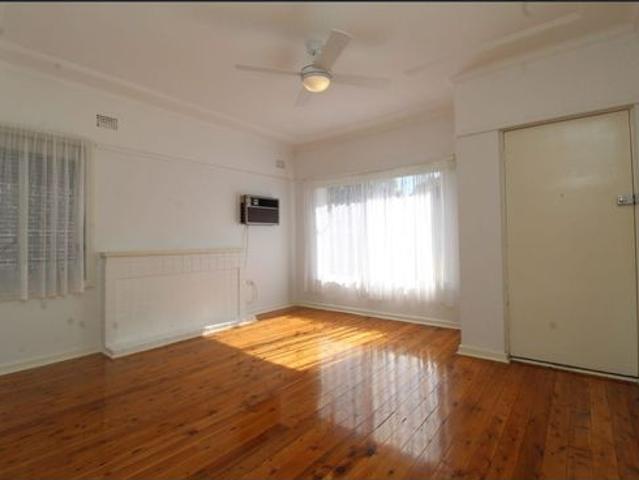 PARKSIDE 4 BEDROOM FAMILY HOME