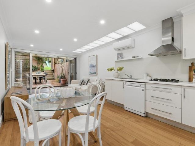 Parkside terrace in an evolving peninsula pocket