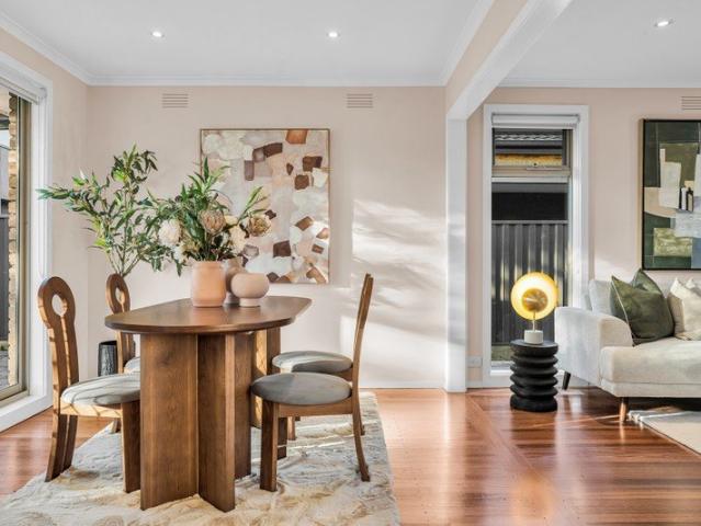 Parkside View with Plenty of natural light in a Family Friendly Court Location