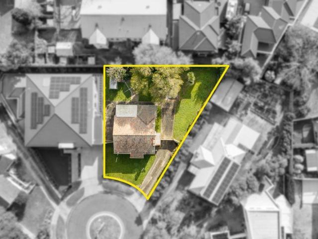 Parkside Access. North Facing Rear. Court Location