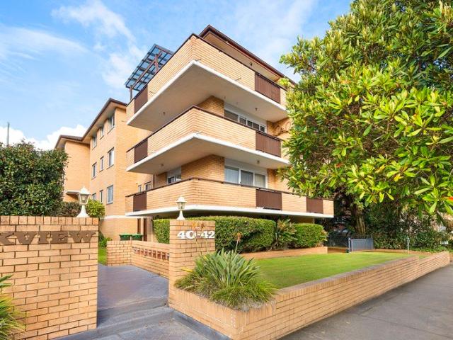 Parkside Apartment with Lock Up Garage in Boutique Block