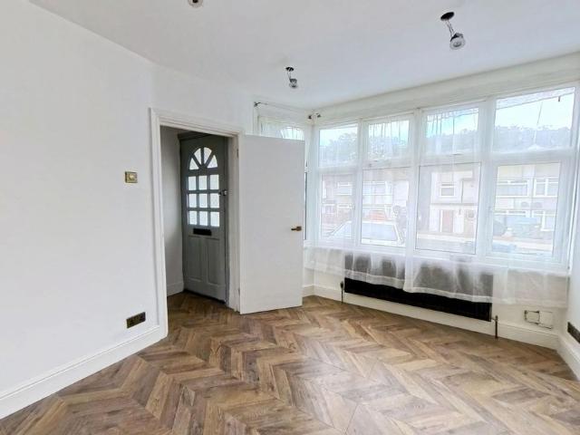Parkside Avenue, Bexleyheath DA7, 2 bed terraced house to rent, £1,750 pcm | PrimeLocation