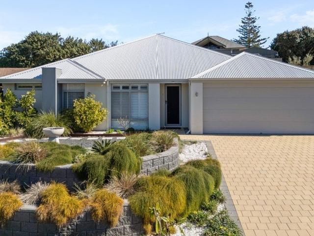 Parkside, Beachside & Built to Impress on 821sqm!