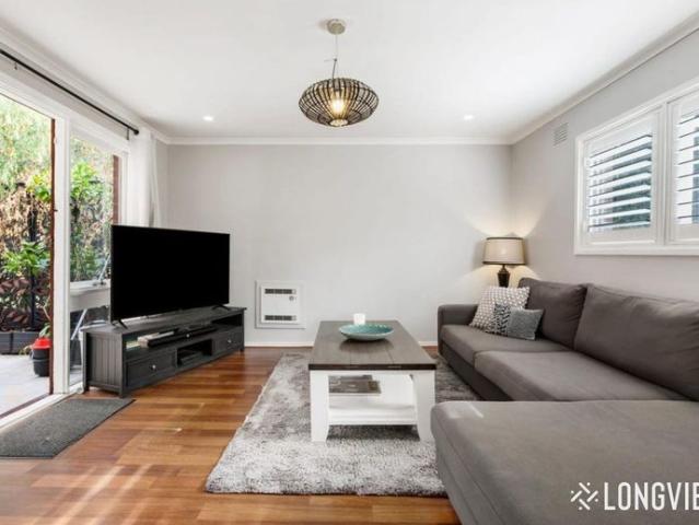 Parkside Brilliance with Large North facing Terrace and Private Courtyard