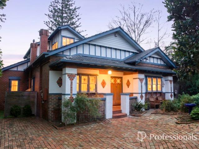 Parkside Californian Bungalow with Connected Studio