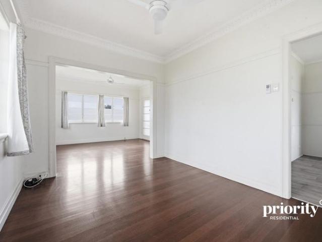 Parkside Cottage in Quiet Location