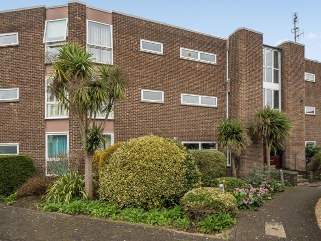 Parkside Court, Weybridge 2 bedrooms Property for lettings Seymours