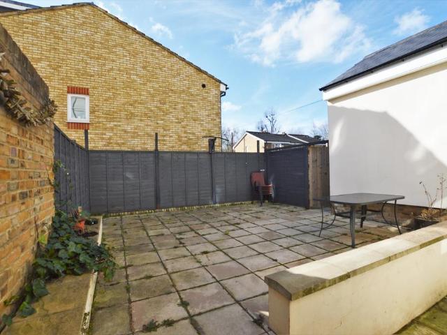 Parkside Close Penge SE20 2 bed flat to rent £2,000 pcm £462 pw