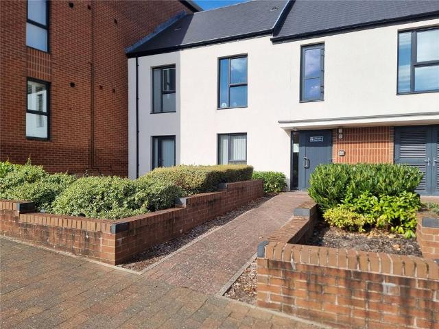 Parkside Crescent, Ketley, Telford. 1 bed apartment to rent £800 pcm £185 pw