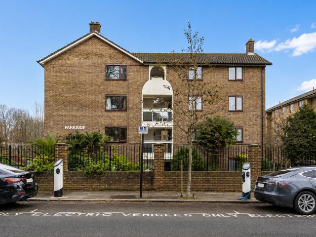 Parkside, East Acton Lane, London W3 7LB 1 bed flat to rent £1,700 pcm £392 pw