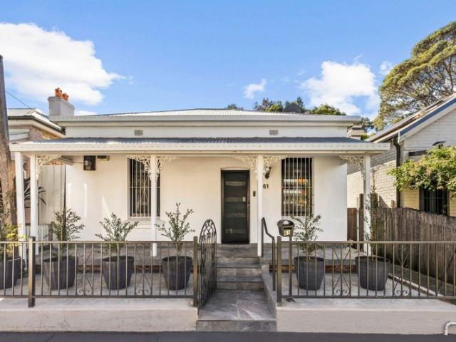 Parkside Family Appeal on a Sunlit North to Rear Parcel