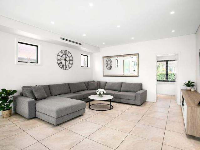 Parkside Family Haven With A Private North Facing Garden