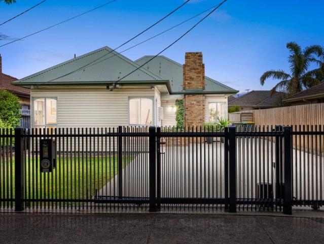 Parkside Family Living in Prime Newport Position