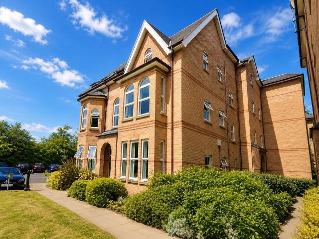 Parkside, Hart Road, Manchester M14, 2 bed flat to rent, £1,100 pcm | PrimeLocation