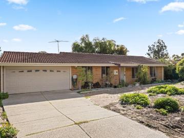 Parkside Living, Huge 700sqm Block & Double Garage!