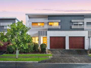 Vacant Parkside Living Must Be Sold!