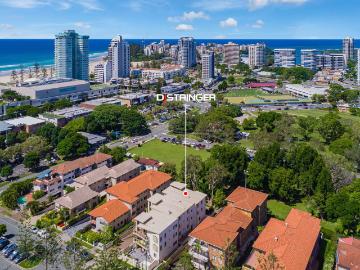 PARKSIDE LIVING in the heart of Coolangatta'