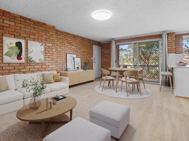PARKSIDE LIVING IN THE HEART OF LAMBTON!