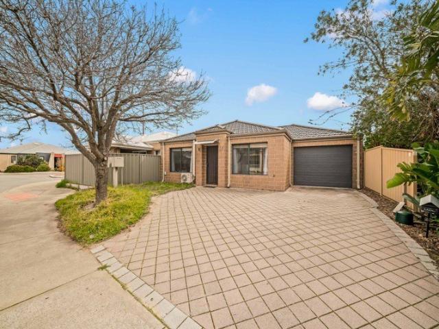 Parkside Living in the Sought After Caladenia Primary Catchment