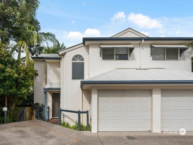 Parkside Living with a Private Courtyard in the Heart of Hawthorne