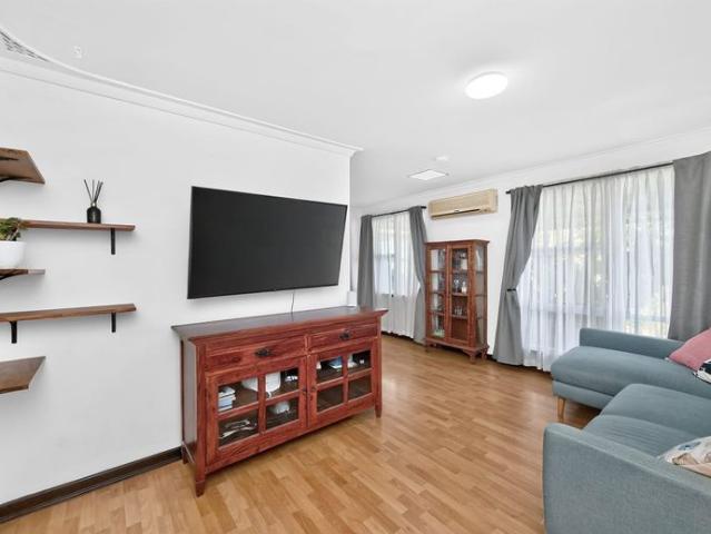Parkside Living with an Entertainer’s Backyard