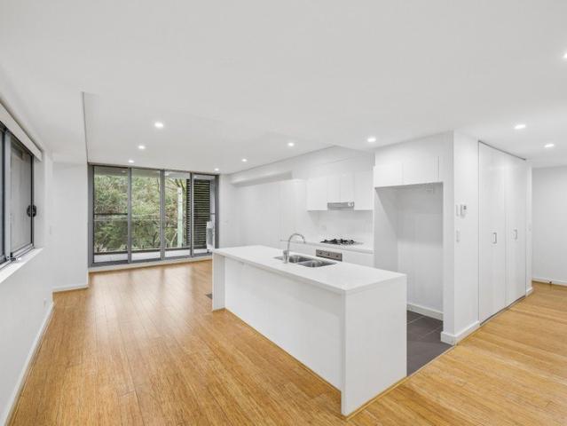 Parkside living with elevated leafy outlooks