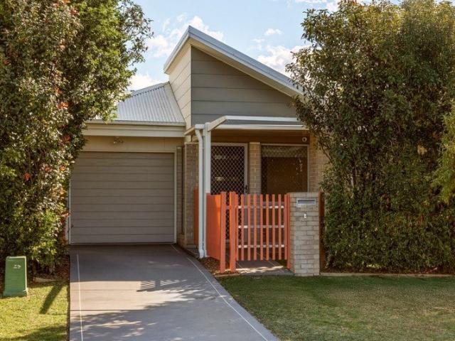 Parkside Living, Freshly Updated & Move In Ready
