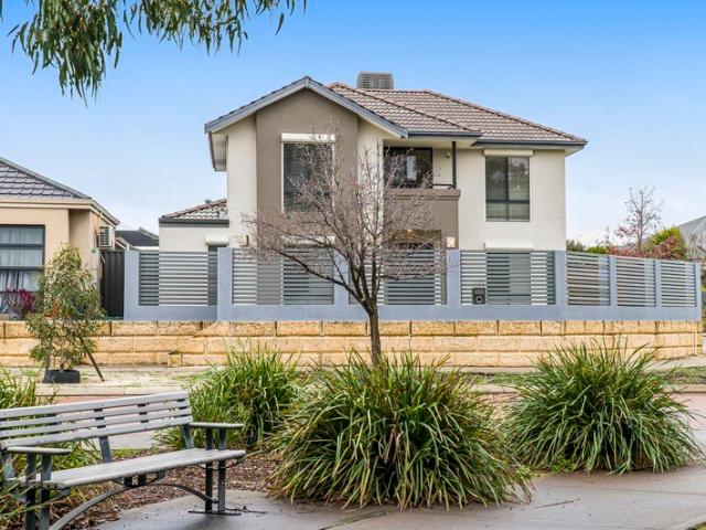 PARKSIDE LUXURY WITH TWO MASTER SUITES & EXCEPTIONAL ENTERTAINING! HOME OPEN SUN 5TH JULY 12.30PM 1.00PM