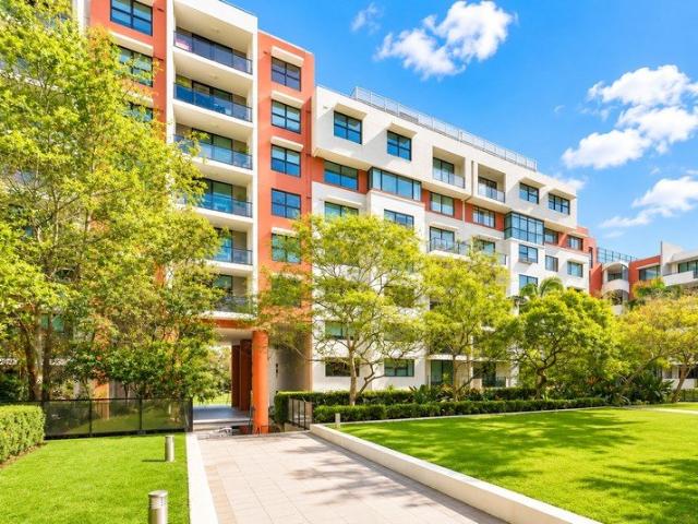 Parkside Luxury with Resort Facilities, 2 Secure Car Spaces & Storage Cage