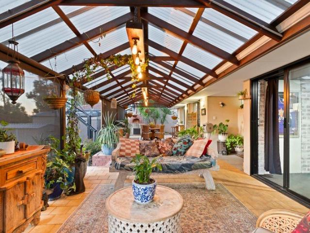 Parkside & Modern Family Living with Exceptional Outdoor Entertaining!