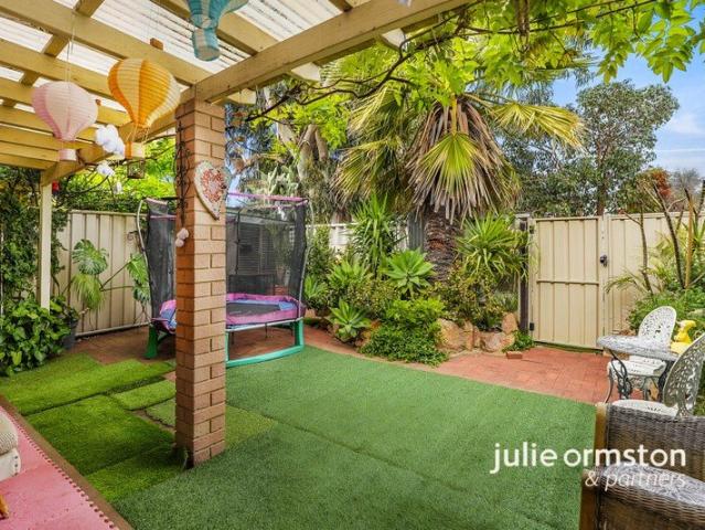 PARKSIDE PARADISE! THIS IS A 3x2 TOWNHOUSE WITH A DIFFERENCE!