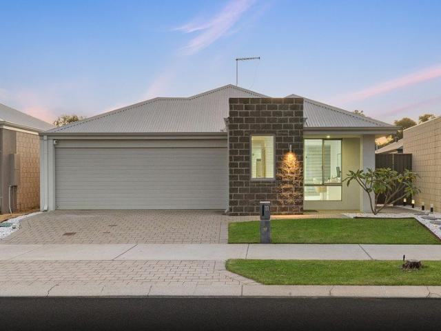 Parkside Perfection Modern Comfort in the Heart of One71 Estate