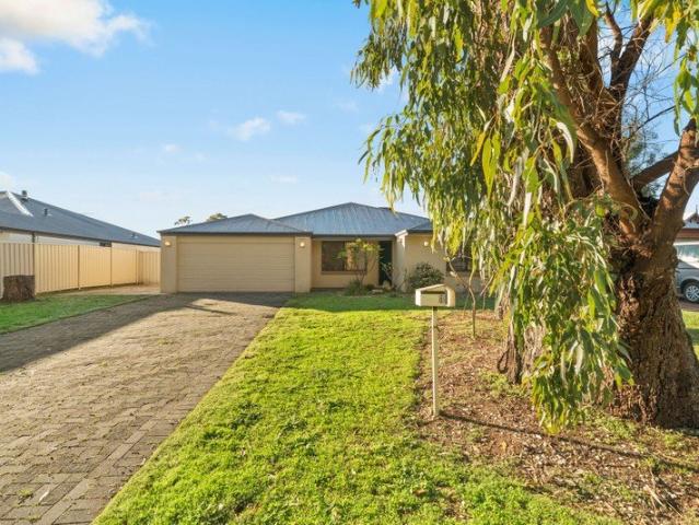 Parkside perfection on 650m² with rare side access