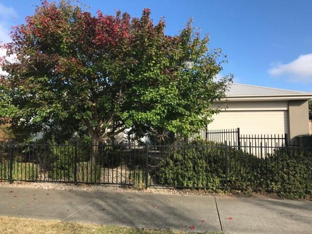 Parkside Perfection: Large Family Home with Garden Maintenance Included