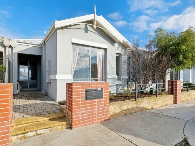 Parkside Perfection! Stylish, Low Maintenance Living!