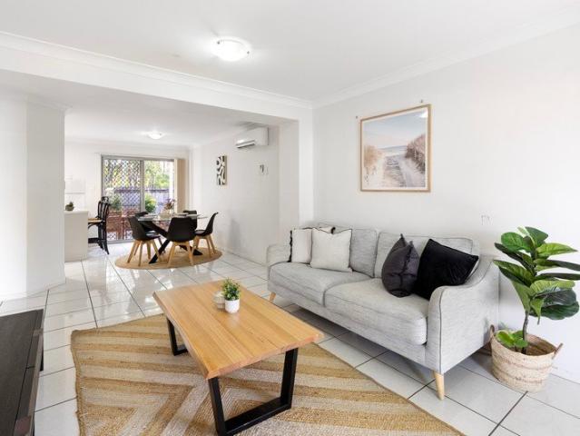 Parkside Perfection Spacious 3 Bed Townhouse in a Peaceful Setting