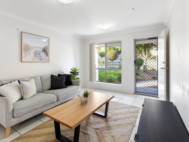 Parkside Perfection Spacious 3 Bed Townhouse in a Peaceful Setting