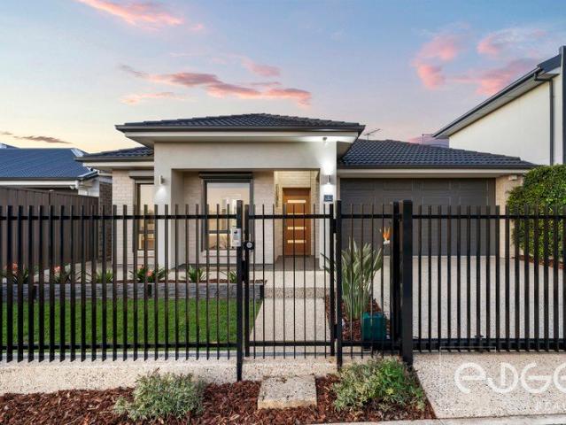 Parkside Perfection with an Entertainer's Touch!