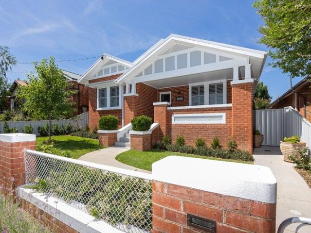 Parkside Perfection with Timeless Charm and Modern Luxury