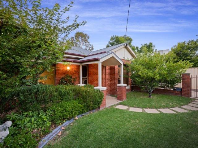 Parkside Position with CBD Convenience