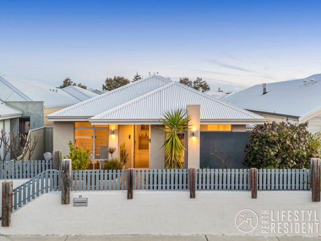 Parkside Position | Elevated Coastal Side Living