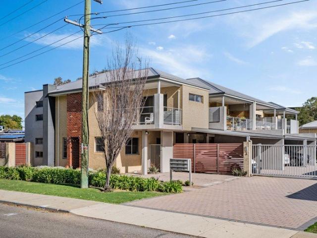 PARKSIDE POSITION. PRIVATE & SECURE
