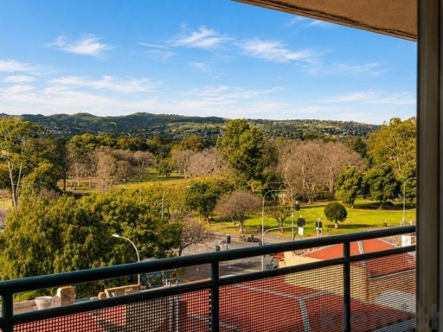 Parkside Position. Renovated Perfection. Uninterrupted Views