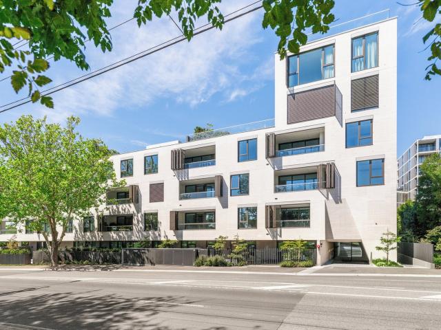 Parkside Prestige with Sweeping City Views